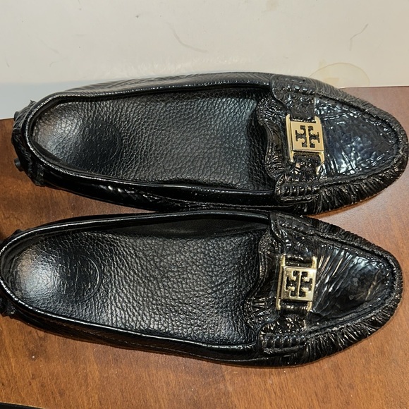 Tori Burch black patent leather driving moccasins/loafers. Size 7.5 - Picture 2 of 6